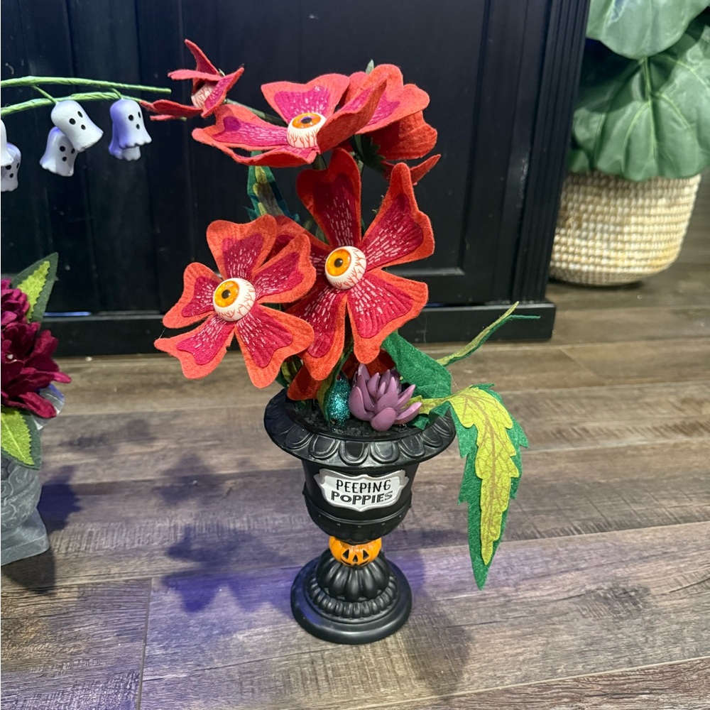 Peeping Poppies Red and Black Holiday Decor
